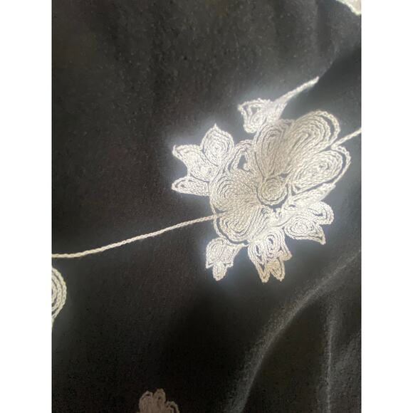 Meiling Fashion Black Off-Shoulder Floral Embroidered Top – Size Large - Picture 2 of 5